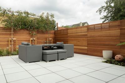 Terasa z velikimi zunanjimi ploščicami